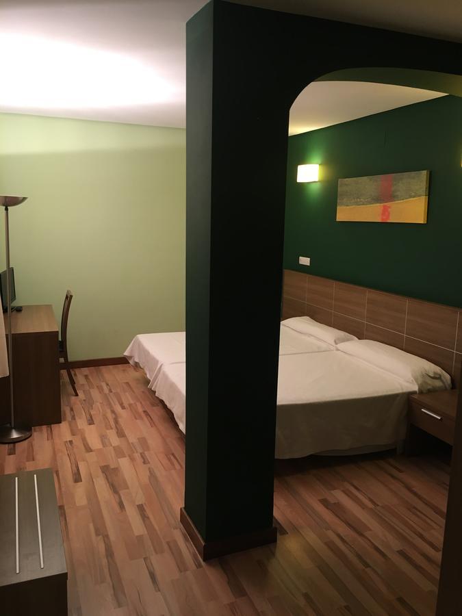 Hotel Area De Servicio Los Chopos Villaherreros Ngoại thất bức ảnh